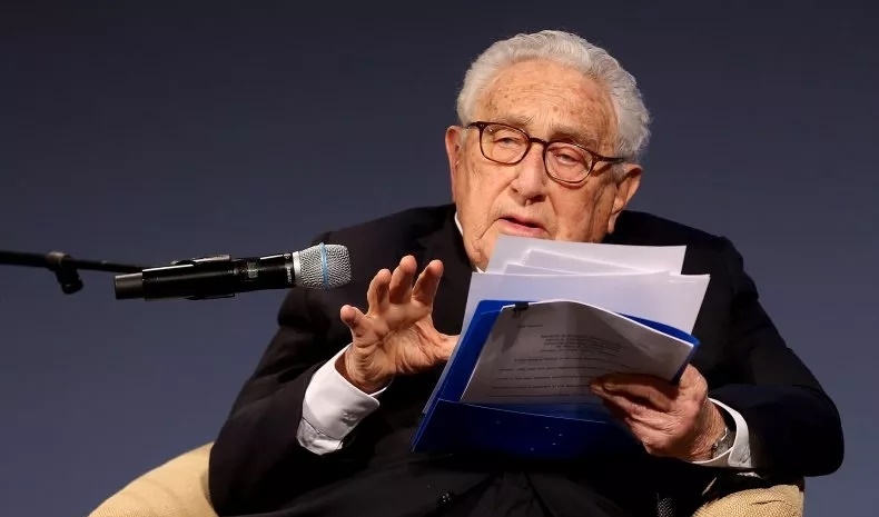 MXH Trung Quốc ngưỡng mộ sự dẻo dai của cựu Ngoại trưởng Mỹ Kissinger